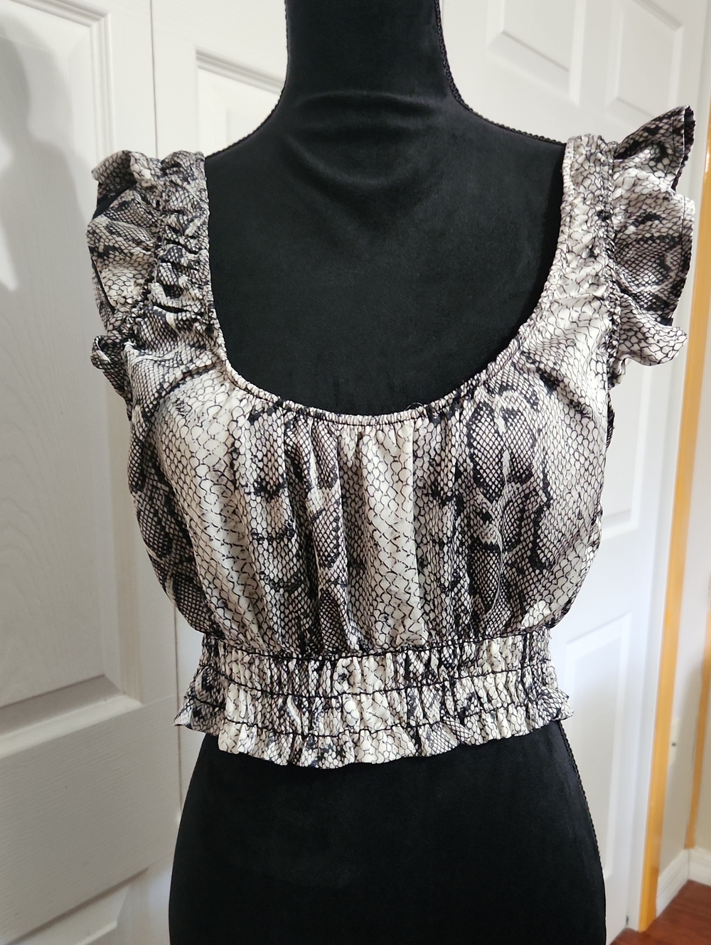 Le Lis Black & White Snake Print Ruffle-Sleeve Crop Top